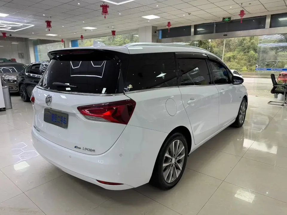Buick GL6 Buick GL6 2021 323T mild hybrid interconnected premium model 2023 — миниатюра 2