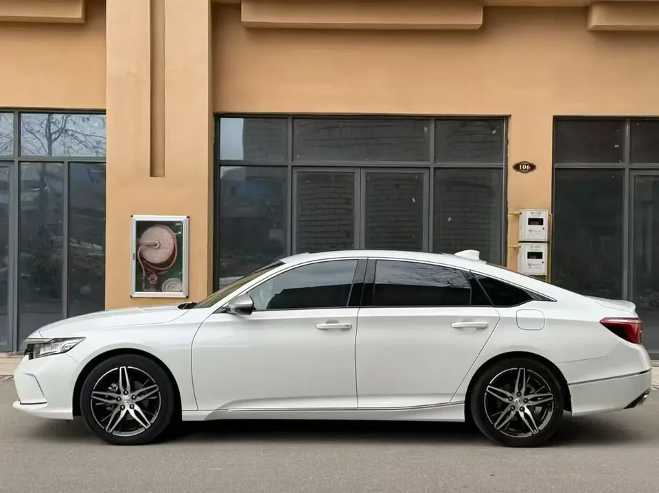 Honda Inspire 2022 Insignia 260TURBO Fine Edition 2022 — миниатюра 4