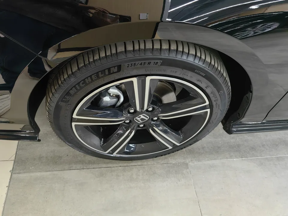 Honda Inspire Insignia 2025 260TURBO Fine Edition 2026 — миниатюра 3