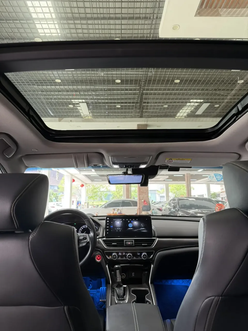 Honda Accord 2022 Accord 260TURBO Fantasy Night Premium Edition 2022 — миниатюра 4