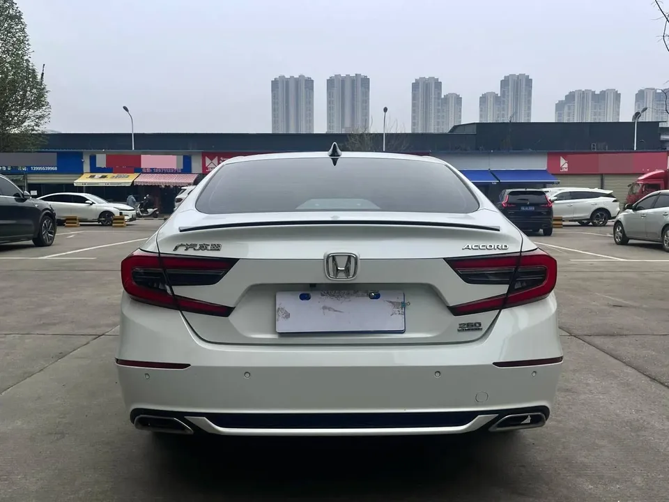 Honda Accord 2022 Accord 260TURBO Fantasy Night Premium Edition 2023 — миниатюра 2