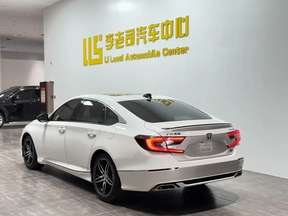Honda Accord 2022 Accord 260TURBO Fantasy Night Premium Edition 2022 — миниатюра 2