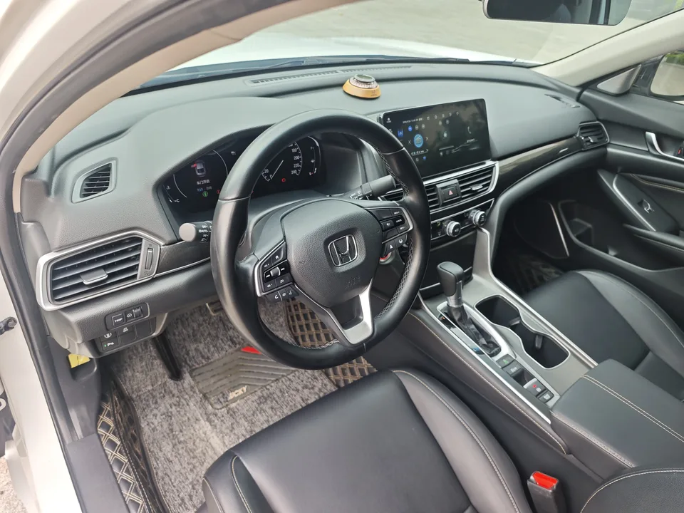 Honda Accord 2022 Accord 260TURBO Fantasy Night Premium Edition 2023 — миниатюра 5
