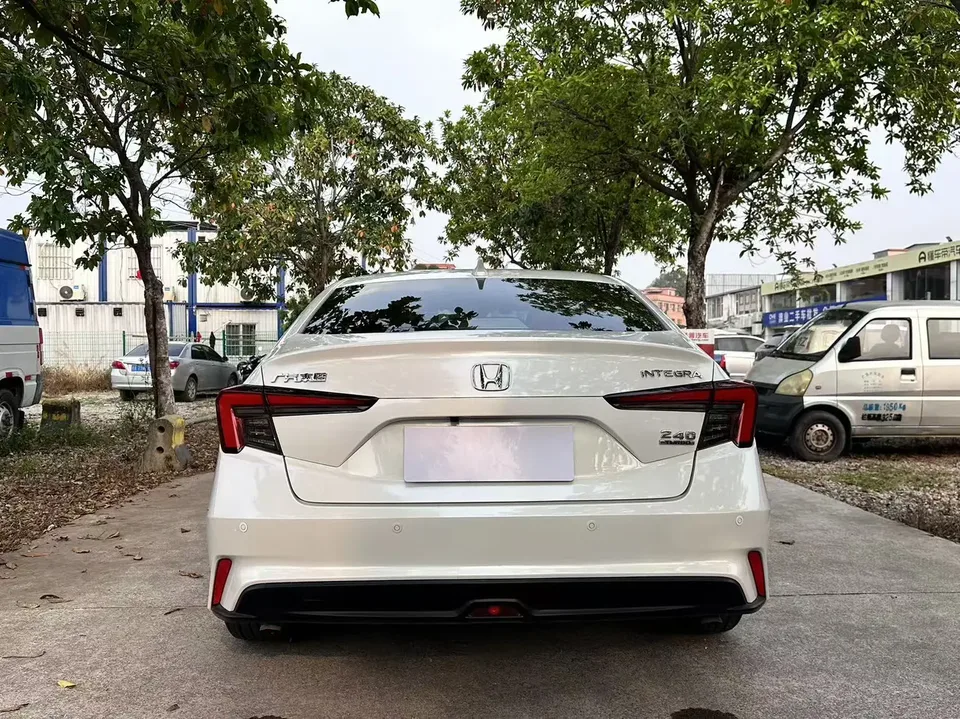 Honda Integra 240TURBO CVT Deluxe Edition 2022 — миниатюра 2