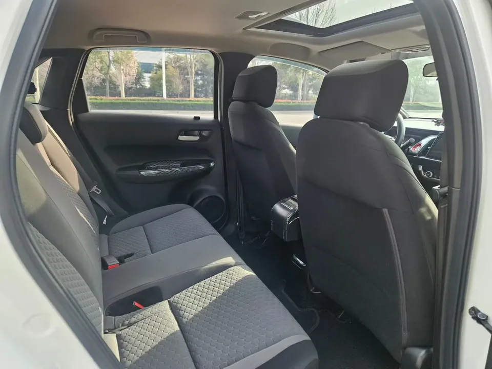 Honda FIT 1.5L CVT Trendy Sunroof Edition 2023 — миниатюра 3