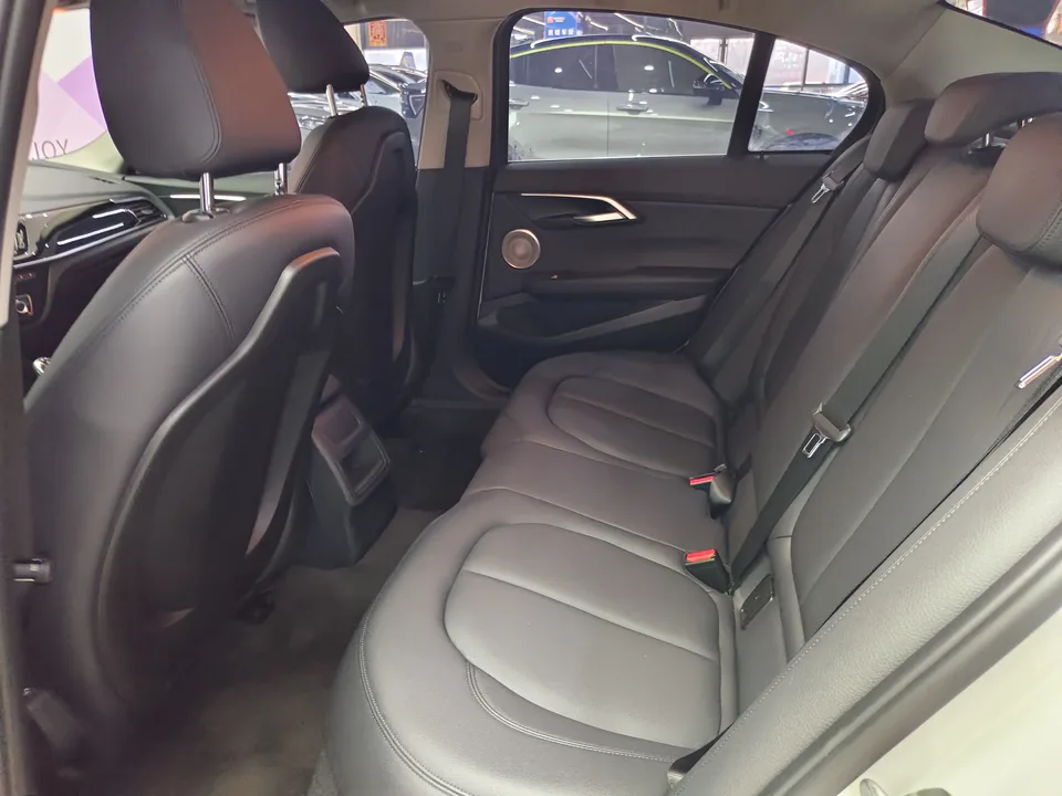 BMW 1 Series BMW 1 Series 2023 120i M Sport 2023 — миниатюра 5