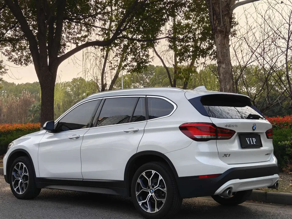 BMW X1 BMW X1 2022 sDrive25Li Leading Model 2023 — thumbnail 4