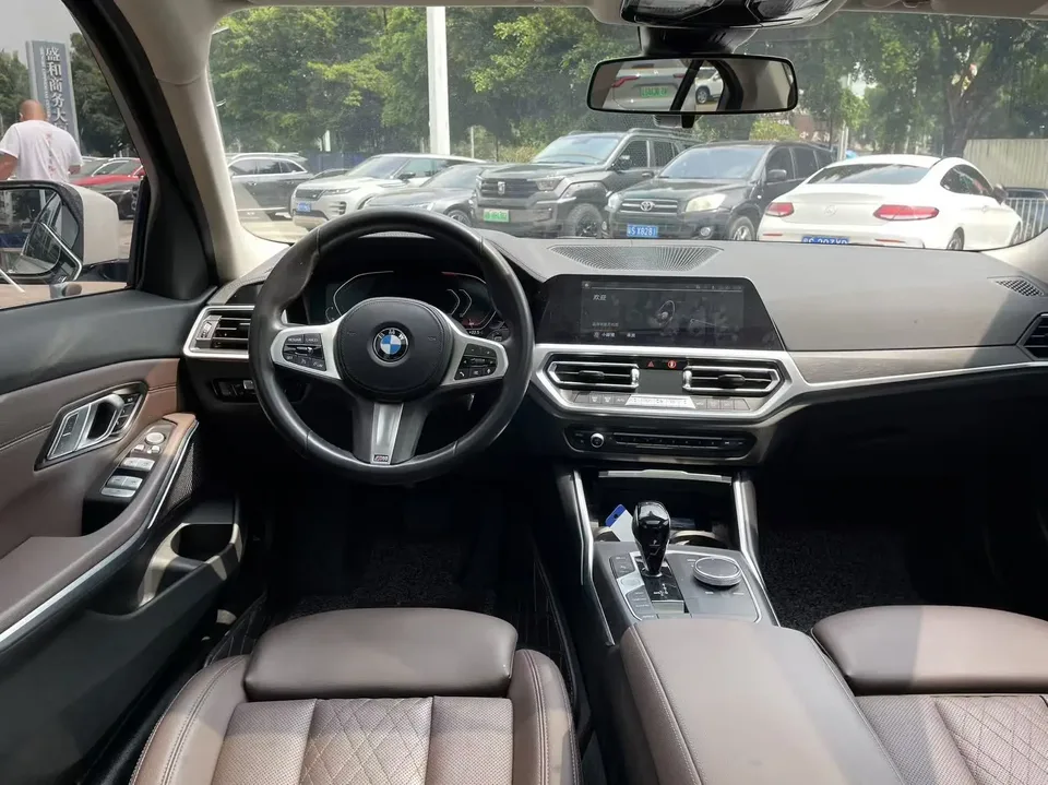BMW 3 Series 3 Series 2022 facelift 325i M Sport package 2022 — thumbnail 4