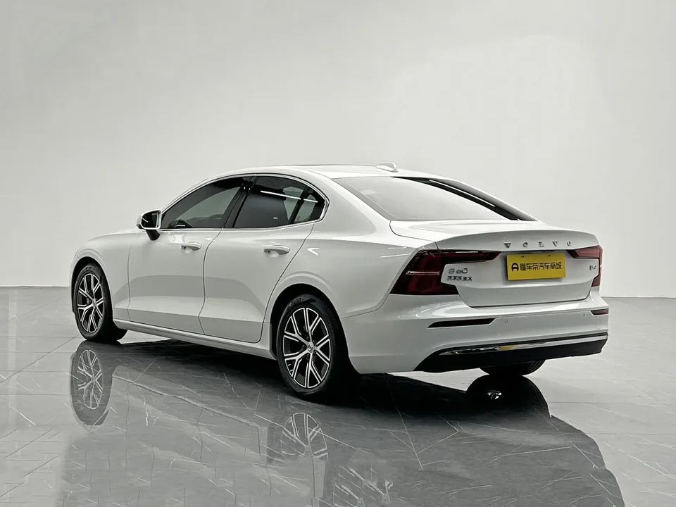 Volvo S60 Volvo S60 2023 B4 Zhiyi Luxury Edition 2023 — миниатюра 2