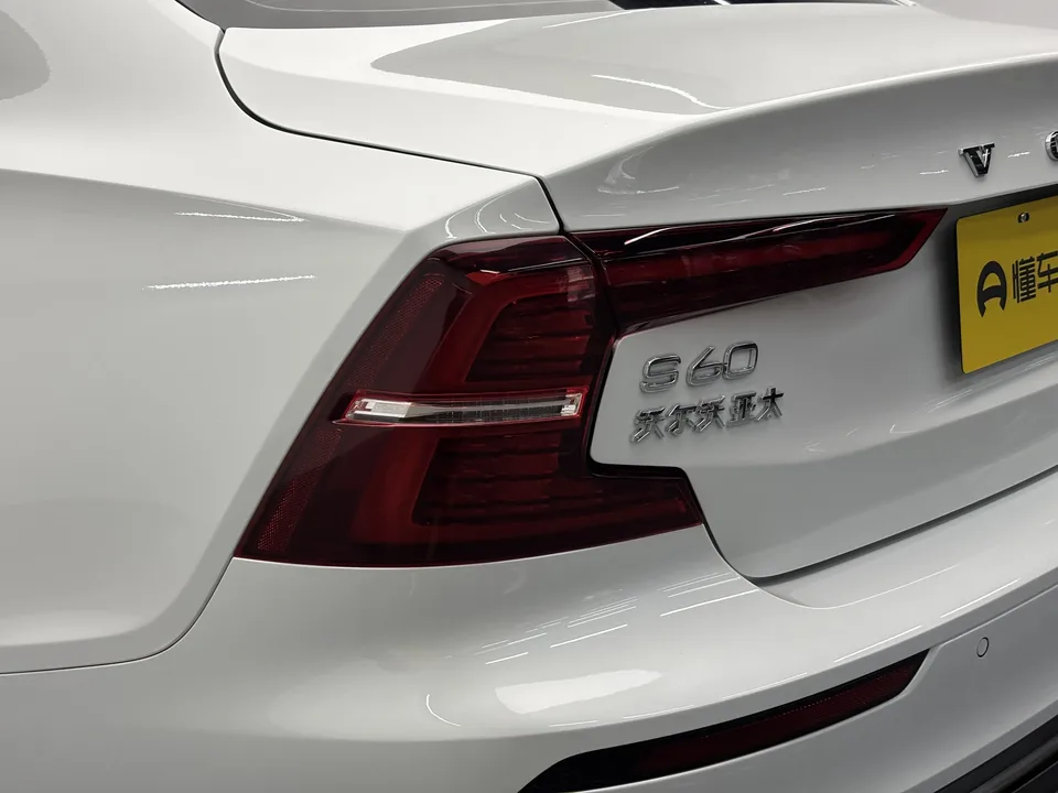 Volvo S60 Volvo S60 2023 B4 Zhiyi Luxury Edition 2023 — миниатюра 4