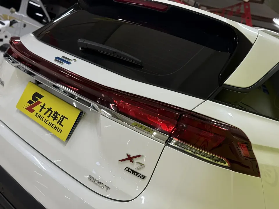 Oshan Changan Auchan X7 PLUS Changxiang Edition 1.5T automatic premium 7-seater 2023 — миниатюра 4