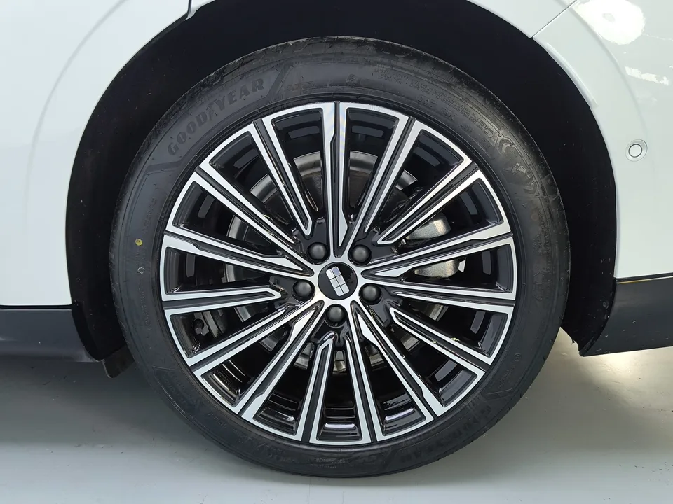 Geely Galaxy Star 8 PHEV 130km EM-P Starship Edition 2025 — миниатюра 3