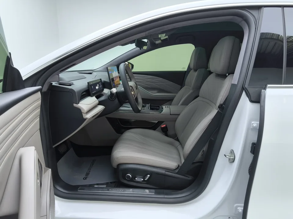 Geely Galaxy Star 8 PHEV 130km EM-P Starship Edition 2025 — миниатюра 5