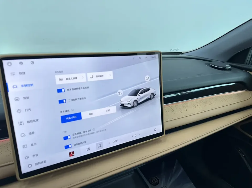 Geely Galaxy Star 8 PHEV 130km EM-i Premium Edition 2025 — миниатюра 4