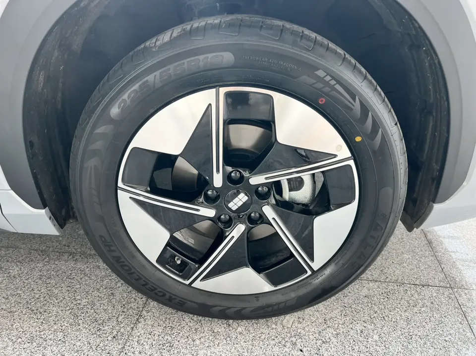 Geely Galaxy E5 Galaxy E5 2026 530km Explorer Edition 2025 — миниатюра 3