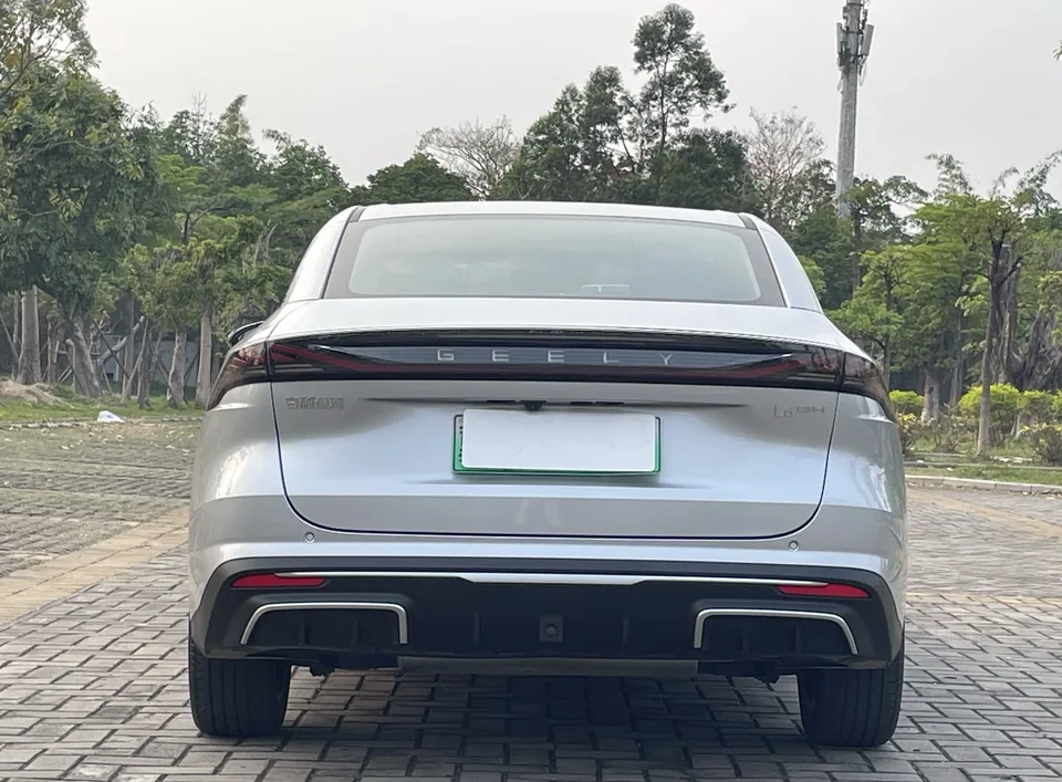 Geely Galaxy L6 Galaxy L6 2025 1.5 EM-i DHT 140KM Starship Edition 2025 — thumbnail 2