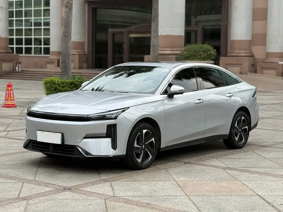 Geely Galaxy L6 2025