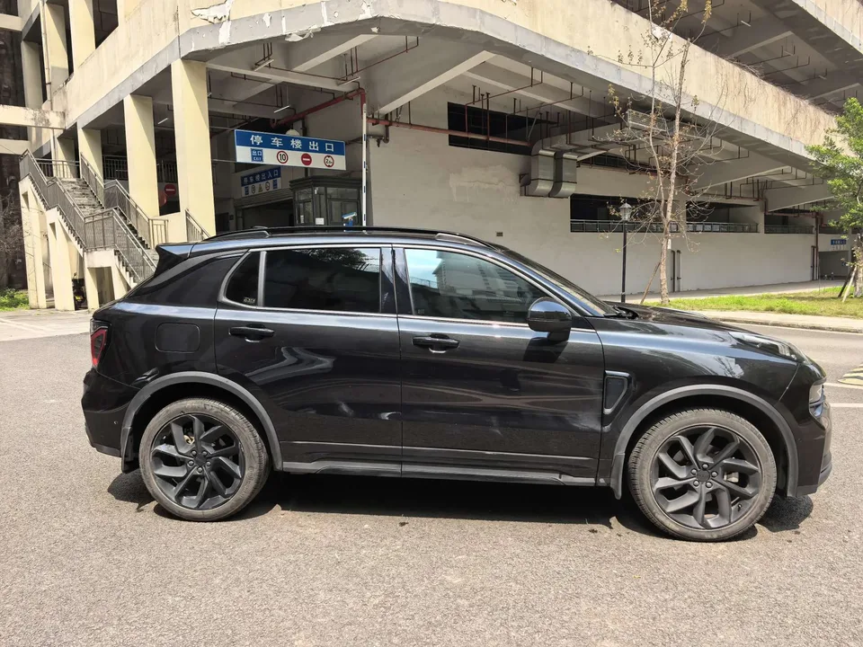 Lynk & Co 01 Lynk & Co 01 2021 2.0TD 4WD Dark Night Edition 2022 — миниатюра 2