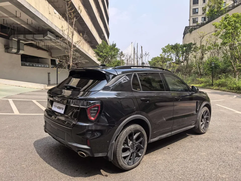 Lynk & Co 01 Lynk & Co 01 2021 2.0TD 4WD Dark Night Edition 2022 — миниатюра 4