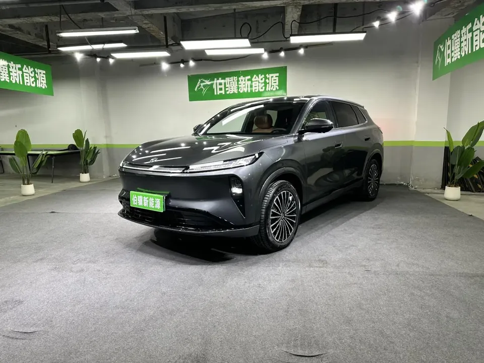 Dongfeng Fengshen L8 PHEV 2025