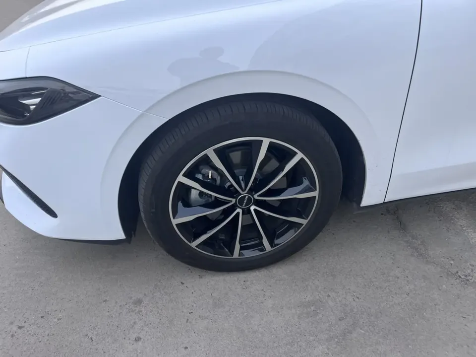 Roewe D7 DMH Roewe D7 DMH 2025 125 World Champion Edition 2025 — миниатюра 2