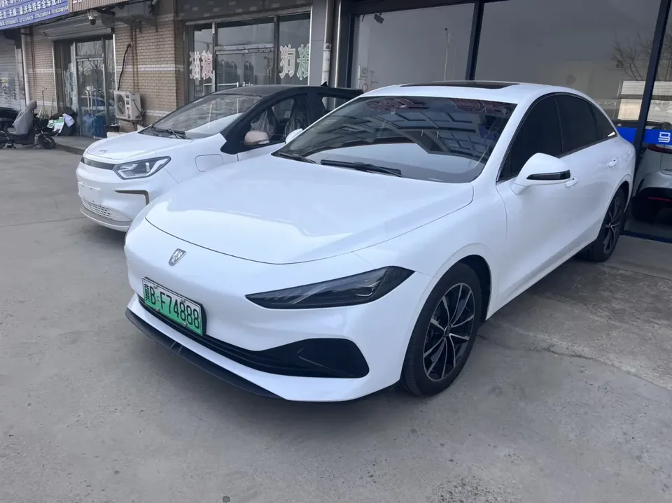 Roewe D7 DMH 2025