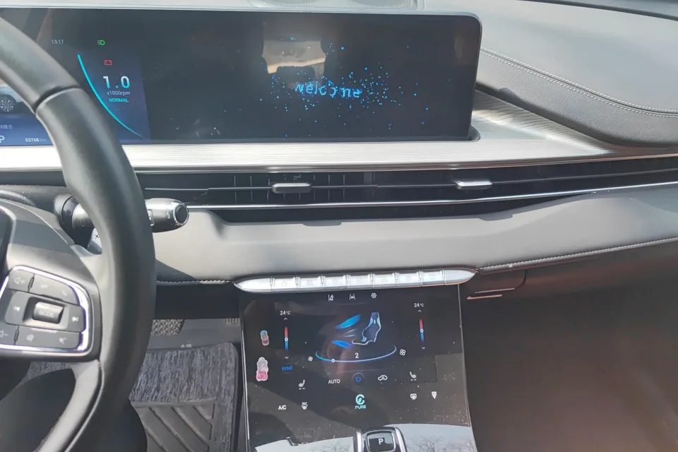 Chery Tiggo 8 PLUS 290TGDI DCT luxury edition 2023 — миниатюра 4
