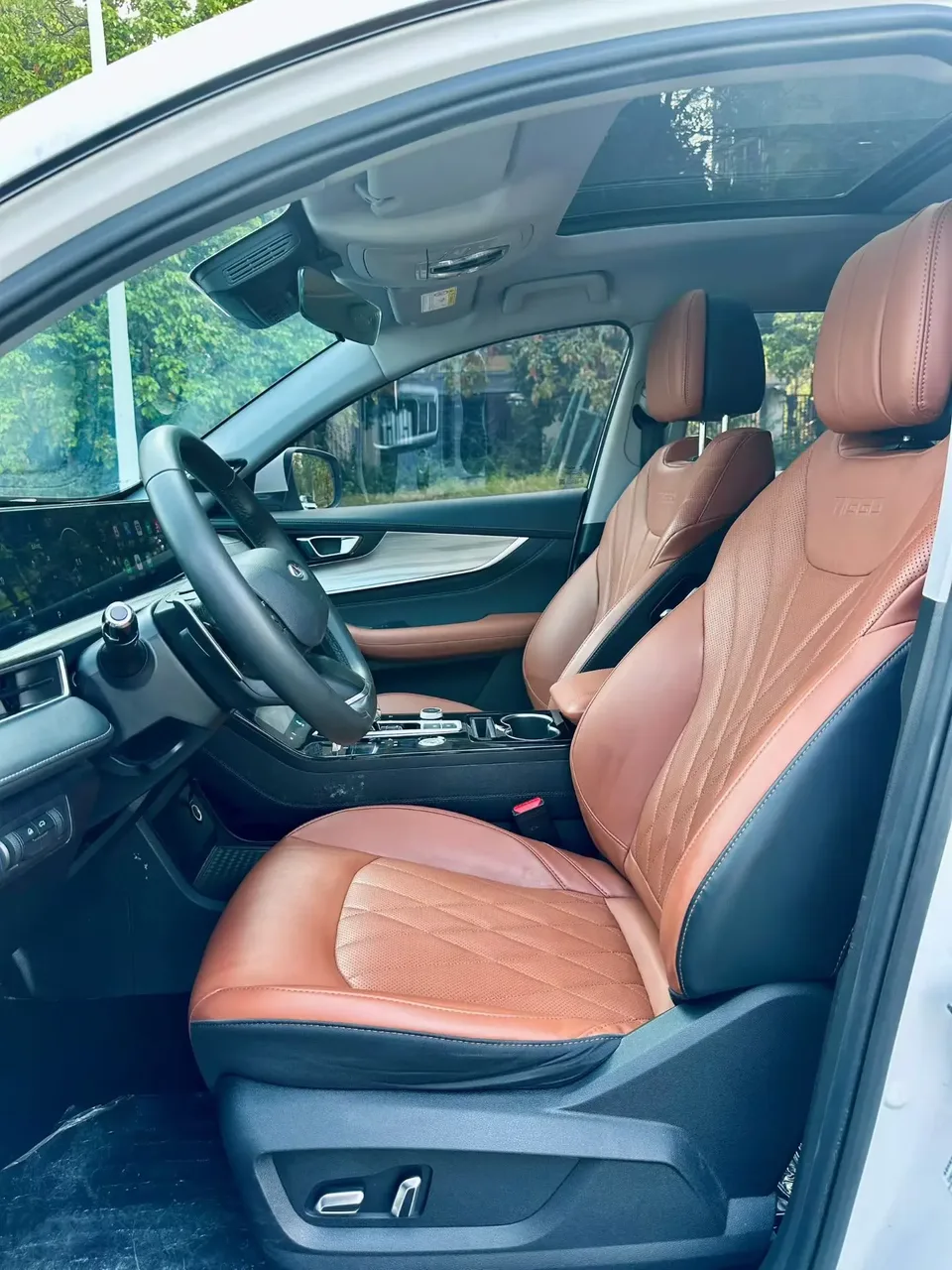 Chery Tiggo 8 PLUS 290TGDI DCT luxury edition+ 2023 — миниатюра 3