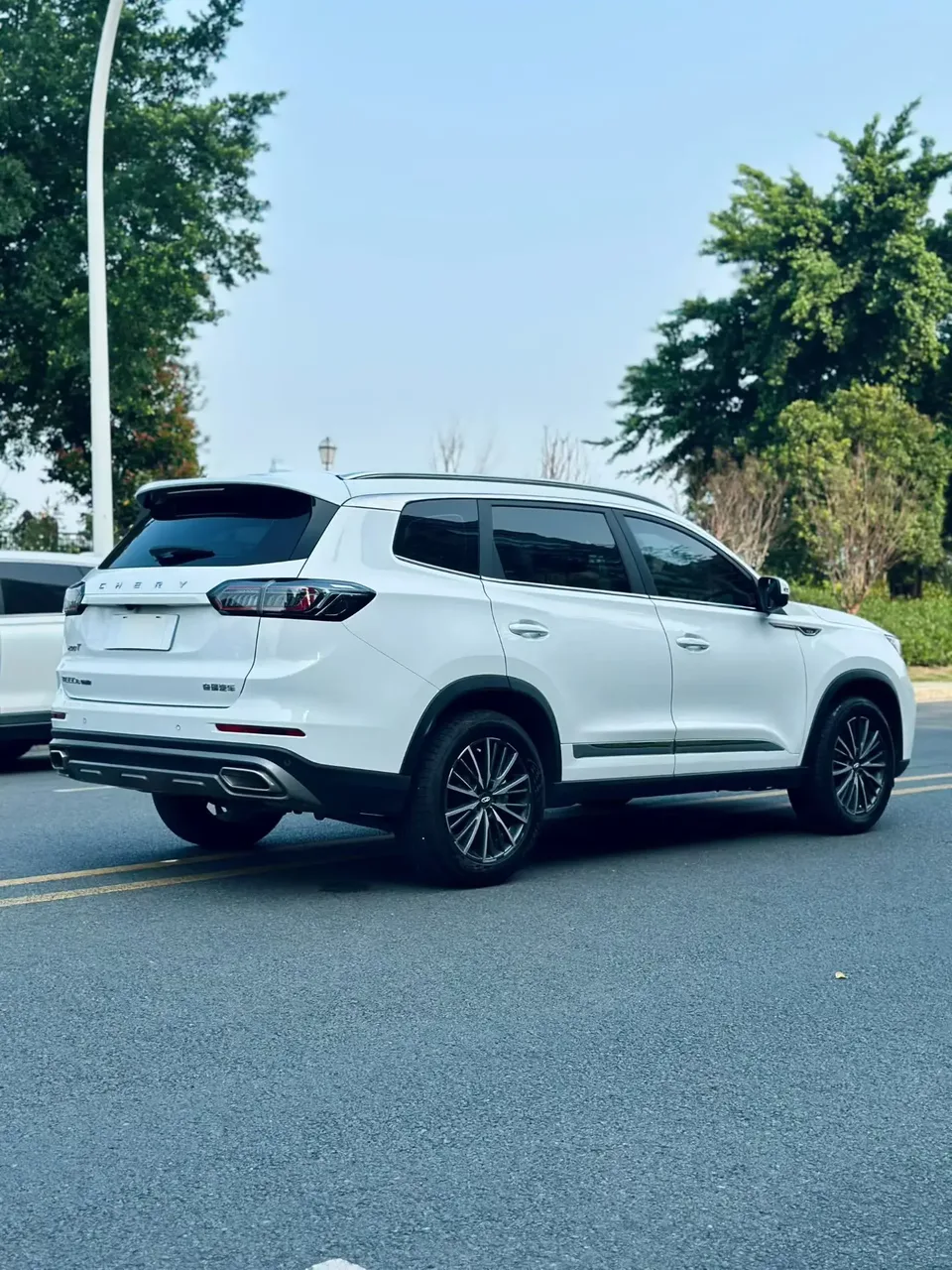 Chery Tiggo 8 PLUS 290TGDI DCT luxury edition+ 2023 — миниатюра 4