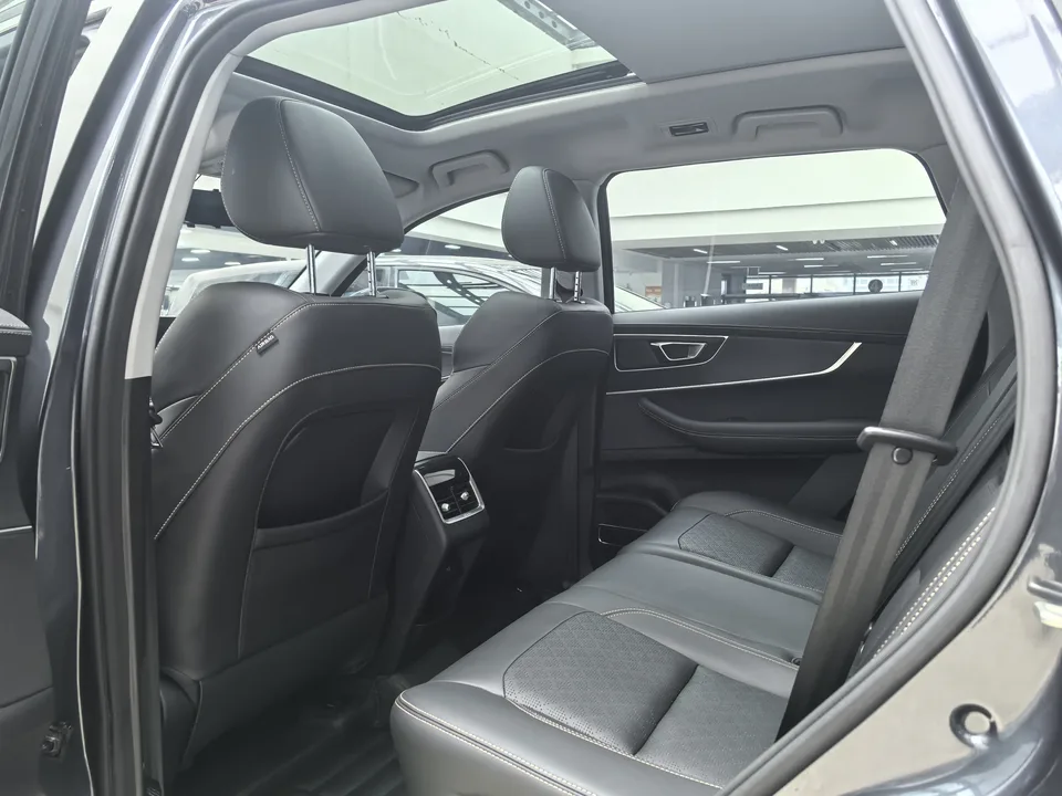 Chery Tiggo 8 Tiggo 8 2025 Excellence Edition 230TCI Automatic Luxury Edition 2026 — миниатюра 3