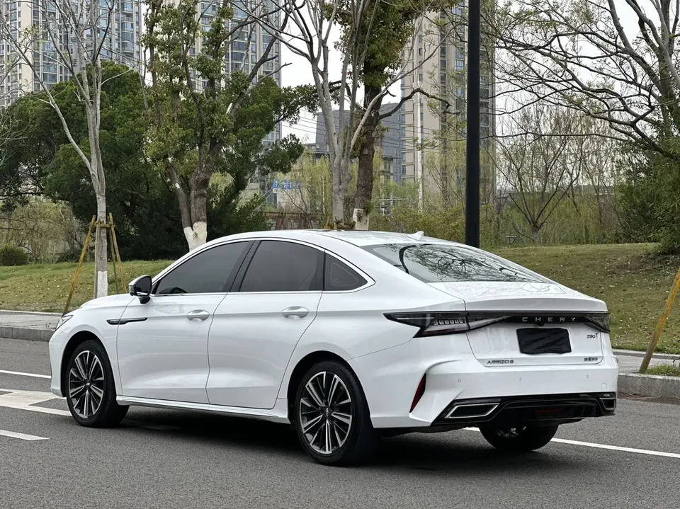 Chery Arrizo 8 1.6TGDI DCT Elegant 2023 — миниатюра 4