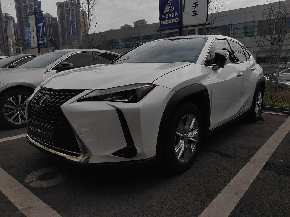 Lexus UX 2022