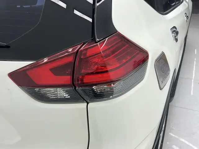 Nissan X-Trail Qijun 2023 Classic Edition 2.0L 2WD Smart Comfort Edition 2024 — thumbnail 4
