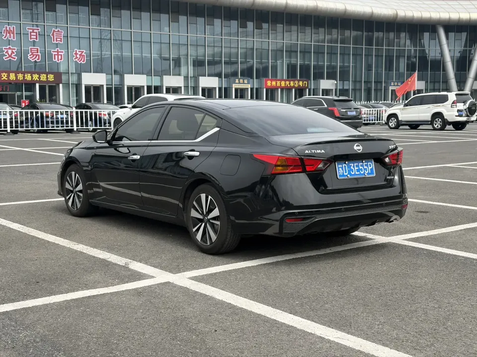 Nissan Altima 2.0L XE Pure Edition 2023 — миниатюра 4