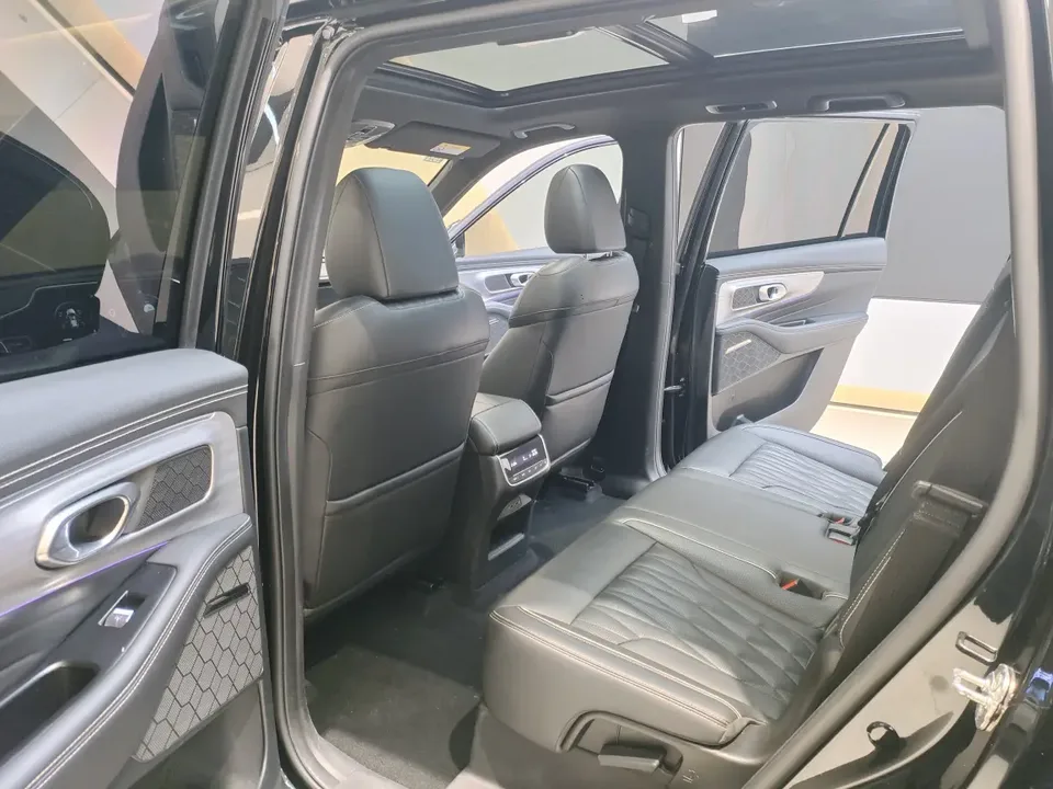 GAC Trumpchi GS8 Trumpchi GS8 2022 Pilot Series 2.0TGDI 2WD luxury smart connected version 7 seats 2022 — миниатюра 4