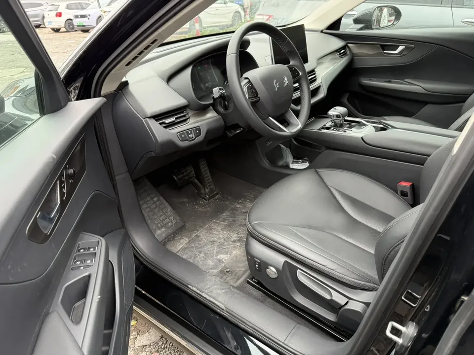 Hongqi E-QM5 charging 431km enjoyment version 5 seats 2022 — миниатюра 3