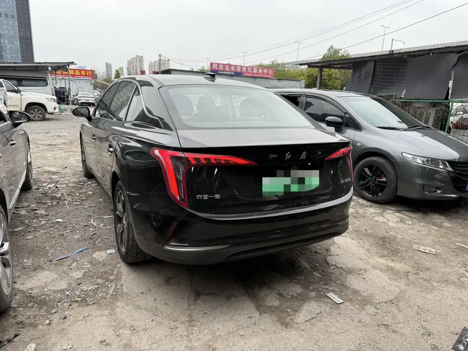 Hongqi E-QM5 charging 431km enjoyment version 5 seats 2022 — миниатюра 4