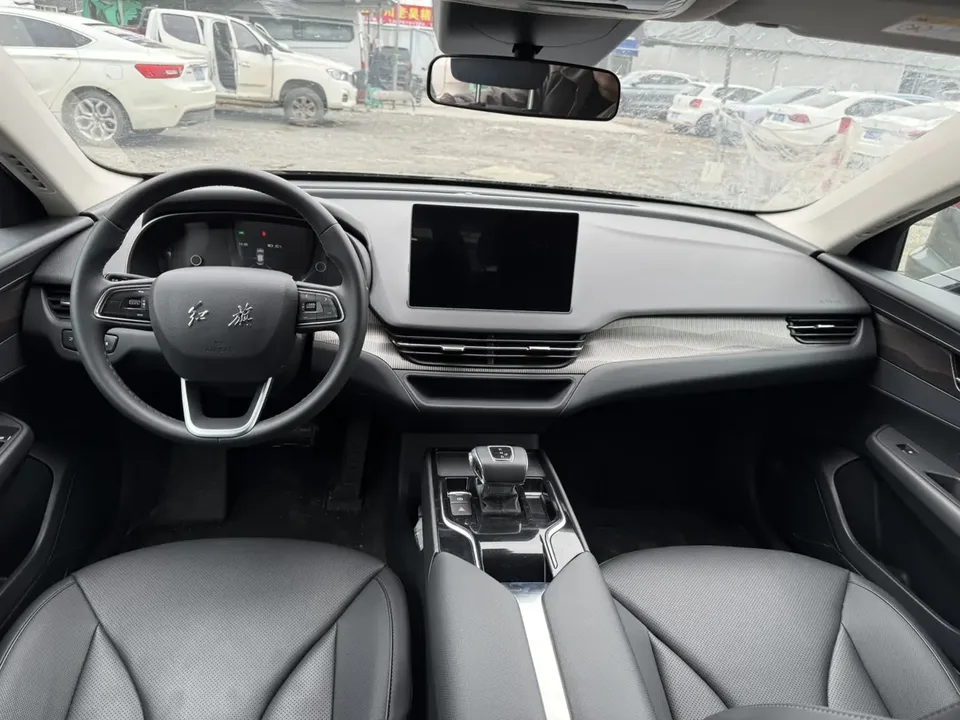 Hongqi E-QM5 charging 431km enjoyment version 5 seats 2022 — миниатюра 5