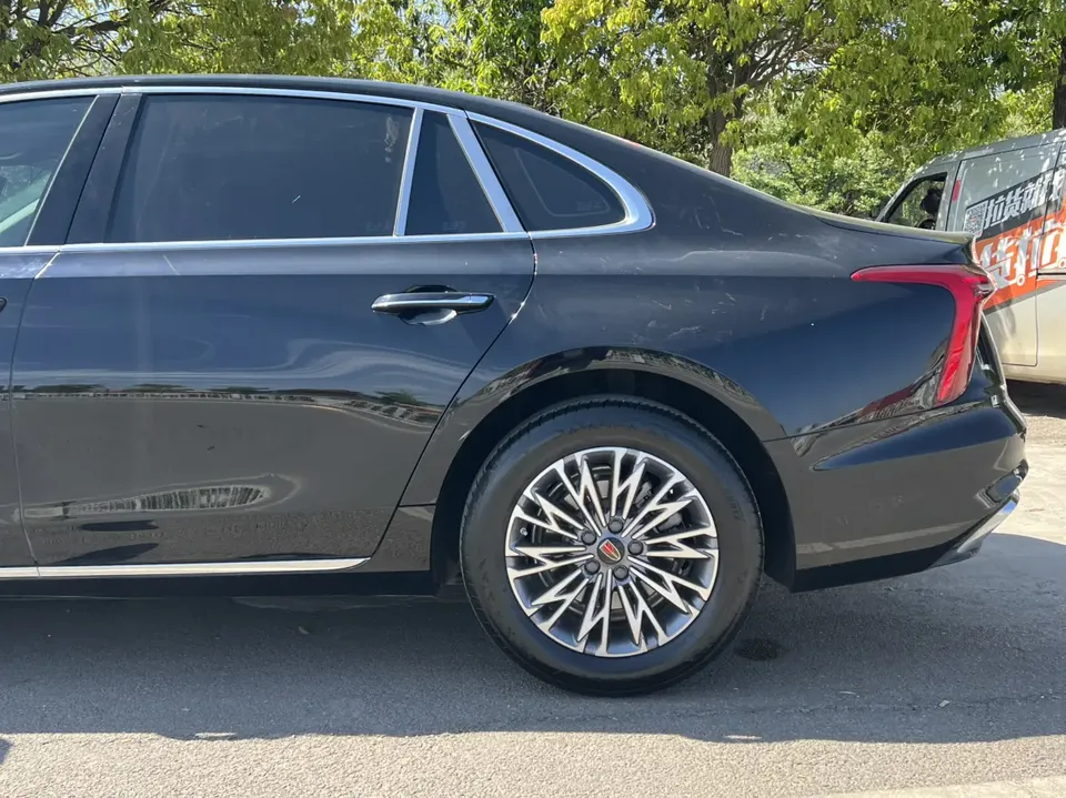Hongqi H5 Hongqi H5 2023 1.5T DCT Zhilian Qiyue Edition 2023 — миниатюра 3