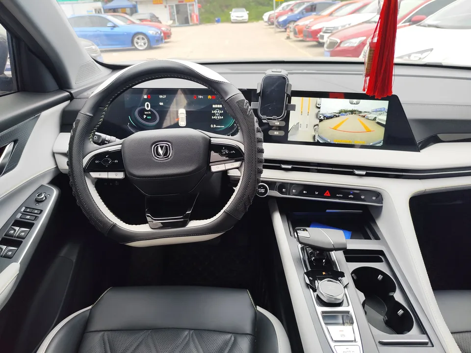 Changan CS75PLUS third generation 1.5T automatic premium model 2024 — миниатюра 3