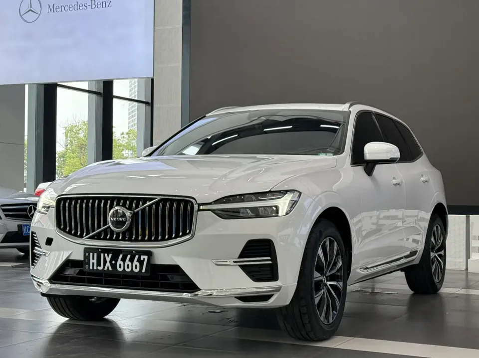 Volvo XC60 Volvo XC60 2023 B5 4WD Zhiyuan Deluxe Edition 2022 — photo 1, buy with delivery to Moscow