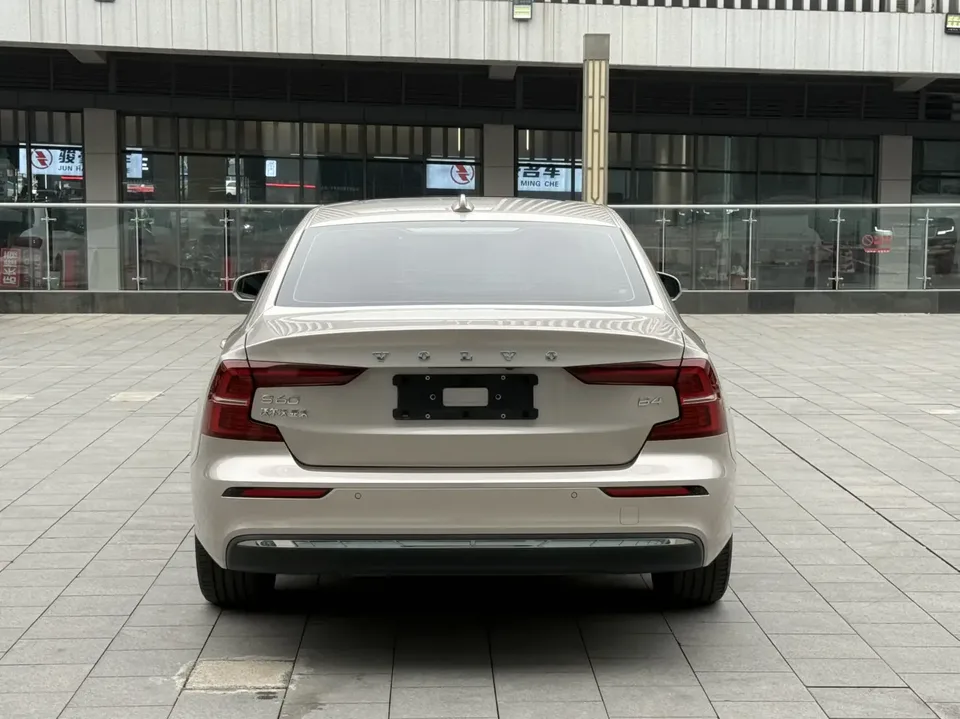Volvo S60 Volvo S60 2024 B4 Zhiyi Deluxe Edition 2024 — thumbnail 2