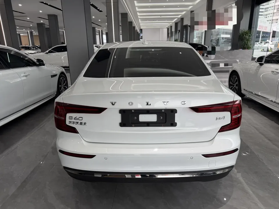Volvo S60 Volvo S60 2023 B4 Zhiyi Luxury Edition 2022 — миниатюра 2