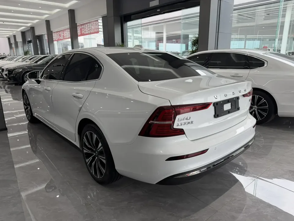 Volvo S60 Volvo S60 2023 B4 Zhiyi Luxury Edition 2022 — миниатюра 4