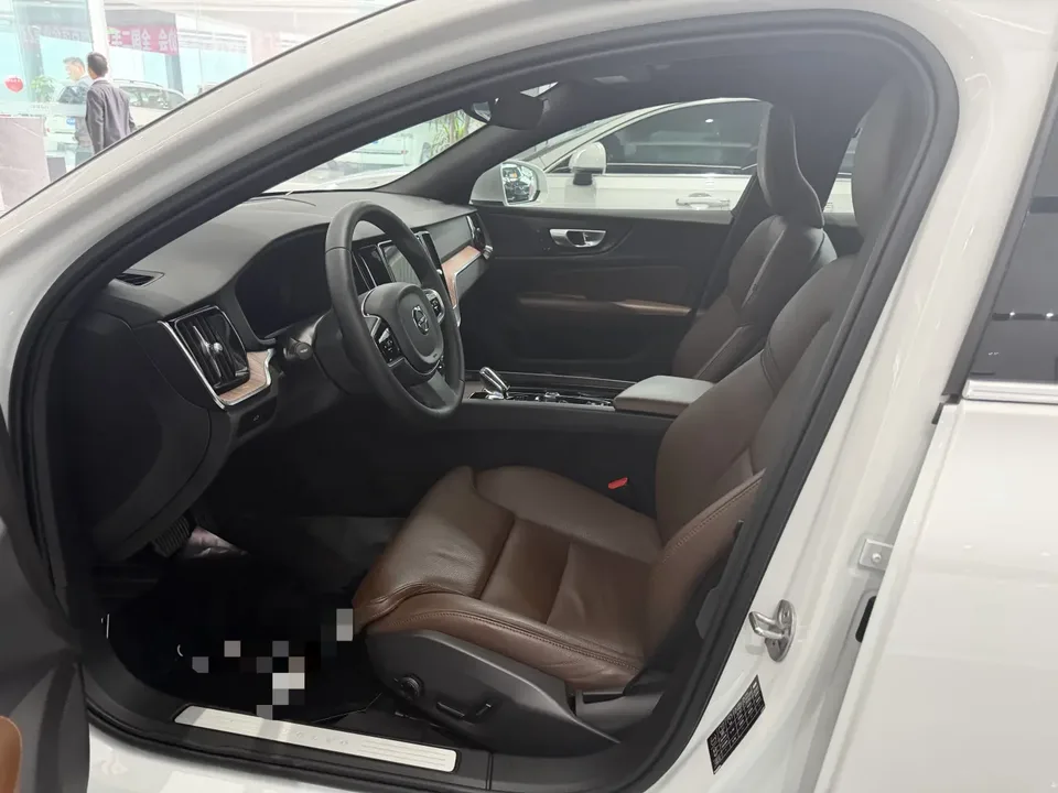 Volvo S60 Volvo S60 2023 B4 Zhiyi Luxury Edition 2022 — миниатюра 5