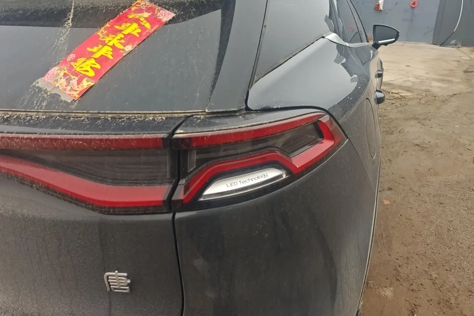 BYD Tang DM DM-i 1.5T 112KM Premium Edition 2023 — миниатюра 2