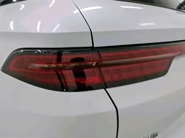 BYD Song Pro DM Song Pro DM 2026 DM-i 133KM Superior Edition 2025 — миниатюра 4