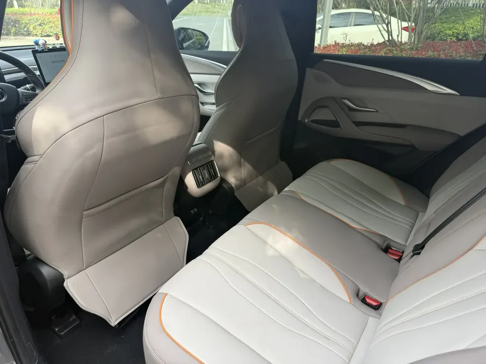 BYD Song Pro DM DM-i Honor Edition 71km Pilot Edition 2024 — миниатюра 3