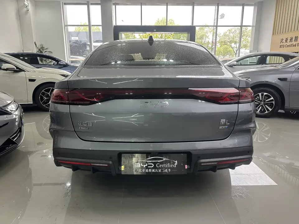 BYD Qin L DM Intelligent Driving Edition DM-i 120KM Beyond Edition 2025 — миниатюра 2