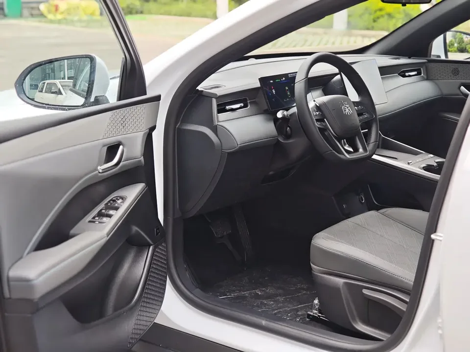 BYD Qin PLUS DM Intelligent Driving Edition DM-i 128KM Progressive Edition 2026 — миниатюра 5